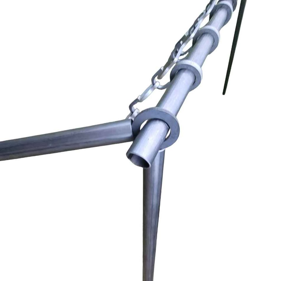 Close-up of stand end fitting on pipe stand with chain
